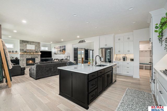 21119 Ellison Avenue, Elkhorn, NE 68022