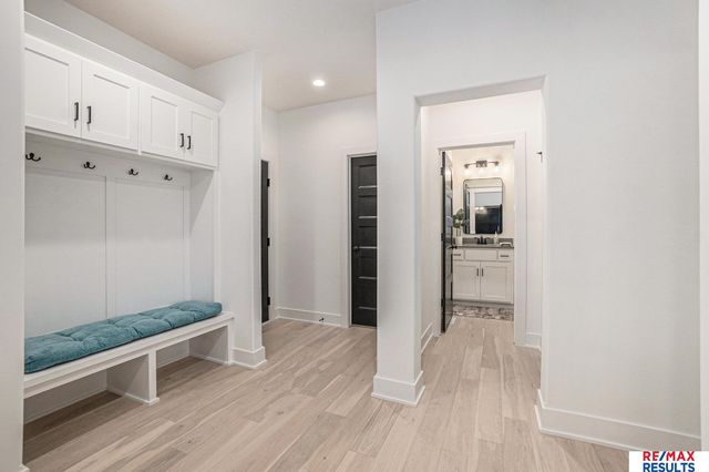 21119 Ellison Avenue, Elkhorn, NE 68022