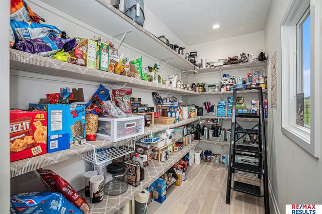 21119 Ellison Avenue, Elkhorn, NE 68022