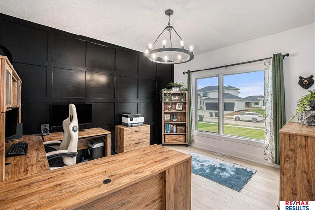 21119 Ellison Avenue, Elkhorn, NE 68022