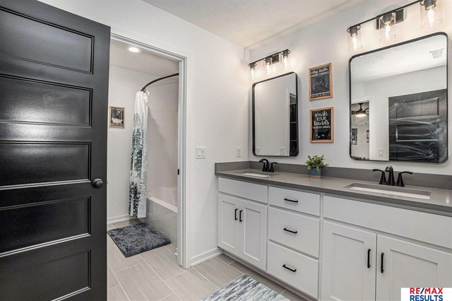 21119 Ellison Avenue, Elkhorn, NE 68022