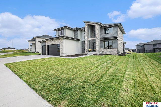 21119 Ellison Avenue, Elkhorn, NE 68022