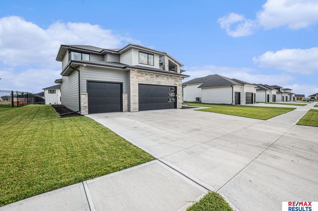 21119 Ellison Avenue, Elkhorn, NE 68022