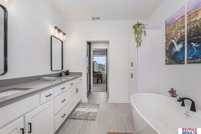 21119 Ellison Avenue, Elkhorn, NE 68022