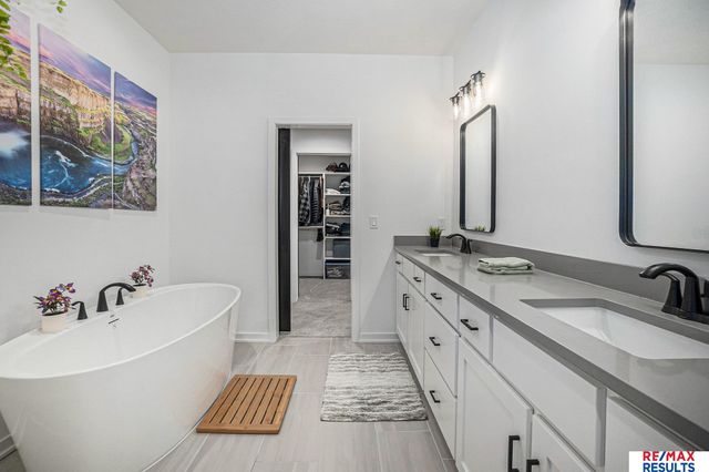 21119 Ellison Avenue, Elkhorn, NE 68022