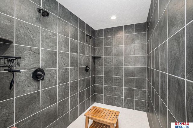 21119 Ellison Avenue, Elkhorn, NE 68022