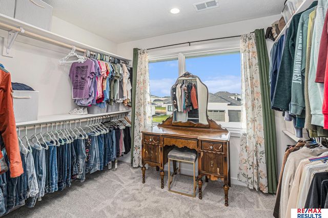 21119 Ellison Avenue, Elkhorn, NE 68022