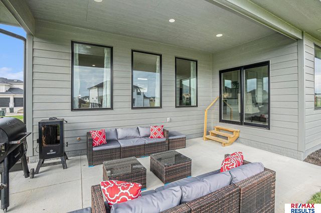 21119 Ellison Avenue, Elkhorn, NE 68022