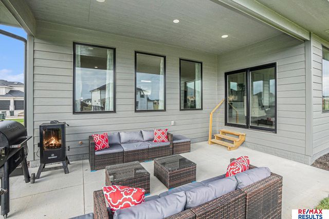 21119 Ellison Avenue, Elkhorn, NE 68022