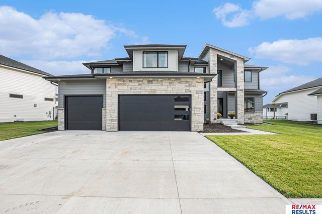 21119 Ellison Avenue, Elkhorn, NE 68022