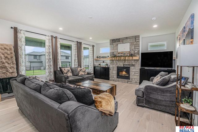 21119 Ellison Avenue, Elkhorn, NE 68022