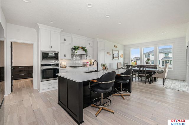 21119 Ellison Avenue, Elkhorn, NE 68022