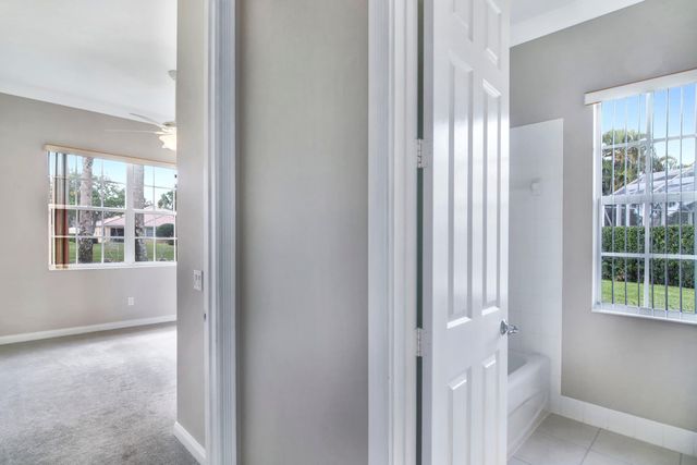 2077 Futana Way, Wellington, FL 33414