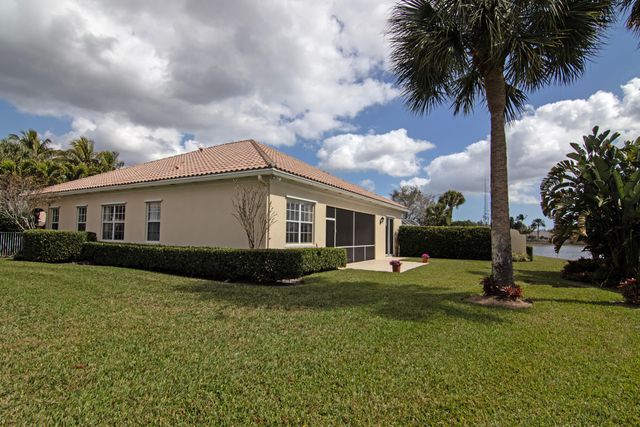 2077 Futana Way, Wellington, FL 33414