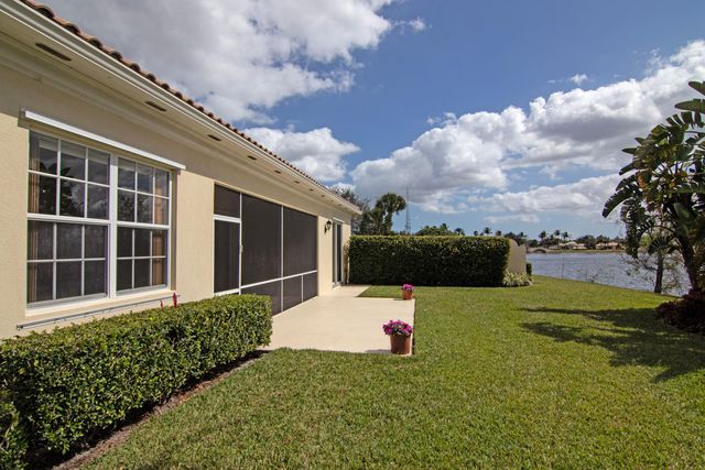 2077 Futana Way, Wellington, FL 33414