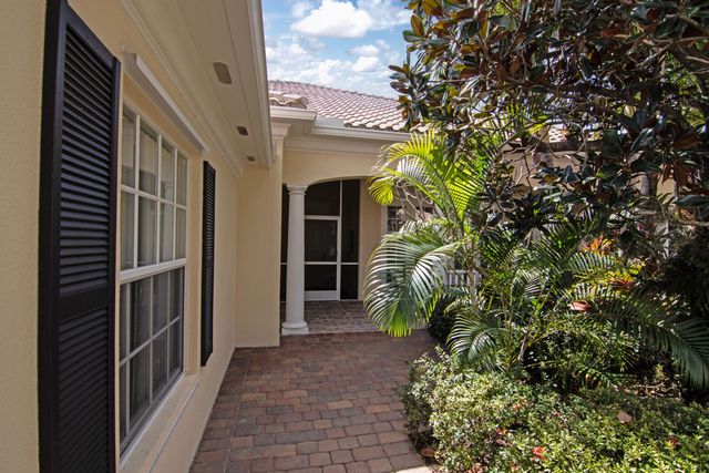 2077 Futana Way, Wellington, FL 33414