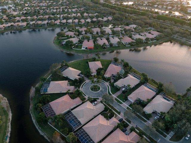 2077 Futana Way, Wellington, FL 33414