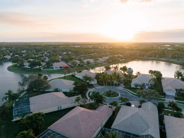 2077 Futana Way, Wellington, FL 33414