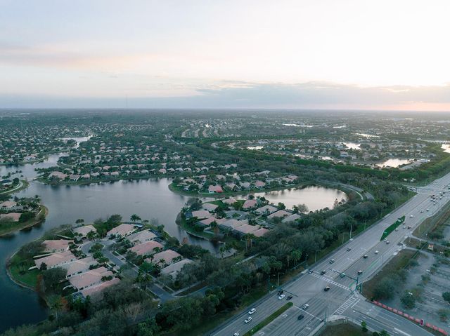 2077 Futana Way, Wellington, FL 33414