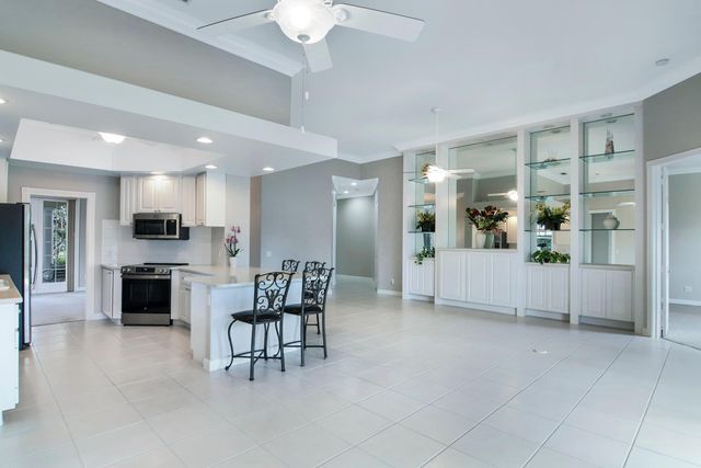 2077 Futana Way, Wellington, FL 33414