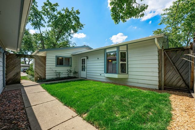 422 Tanglewood Drive, Streamwood, IL 60107