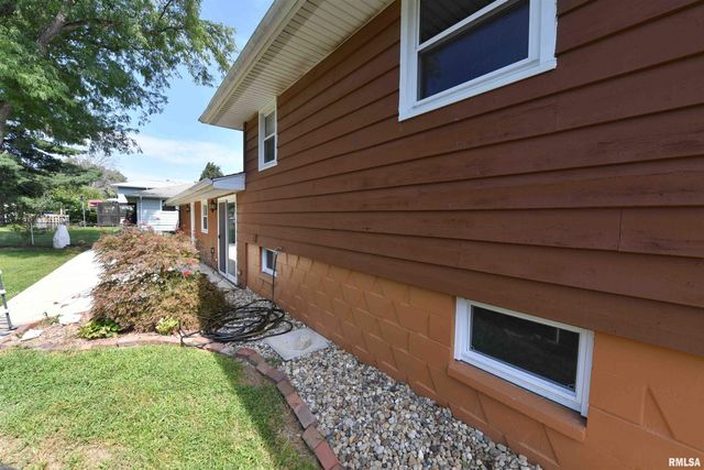 1614 SPRINGFIELD Road, East Peoria, IL 61611