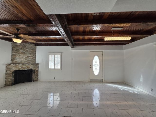 11661 Socorro Road, Socorro, TX 79927