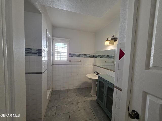 11661 Socorro Road, Socorro, TX 79927