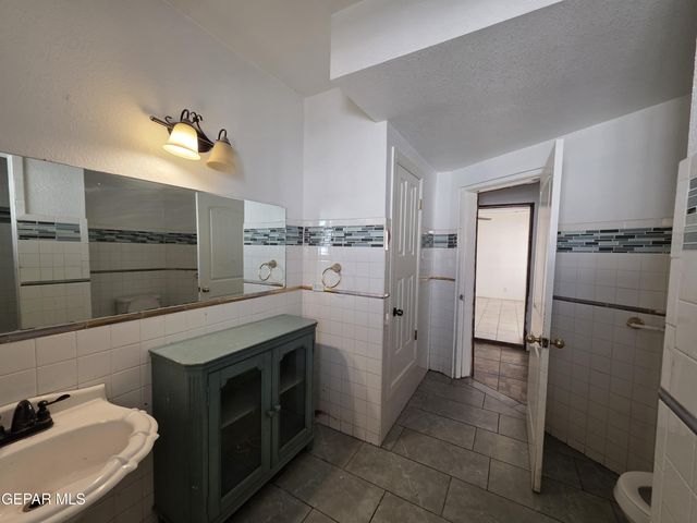 11661 Socorro Road, Socorro, TX 79927