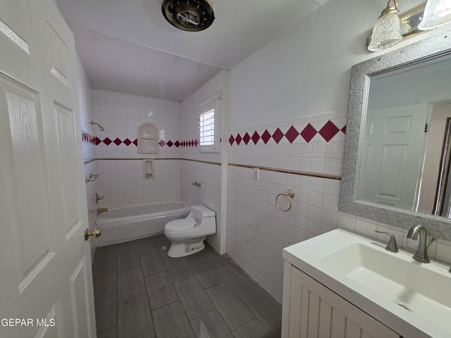 11661 Socorro Road, Socorro, TX 79927