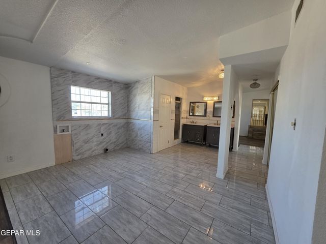 11661 Socorro Road, Socorro, TX 79927