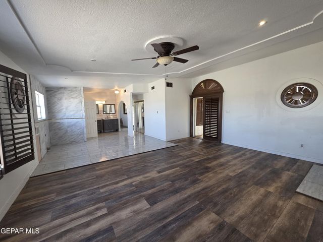 11661 Socorro Road, Socorro, TX 79927