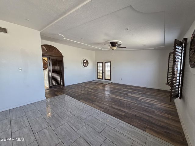 11661 Socorro Road, Socorro, TX 79927