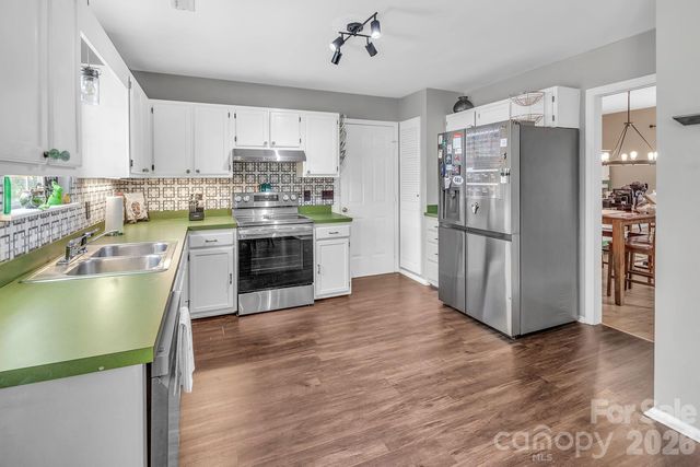 7422 Autumn Trail Drive, Charlotte, NC 28213