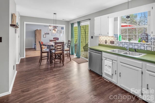 7422 Autumn Trail Drive, Charlotte, NC 28213