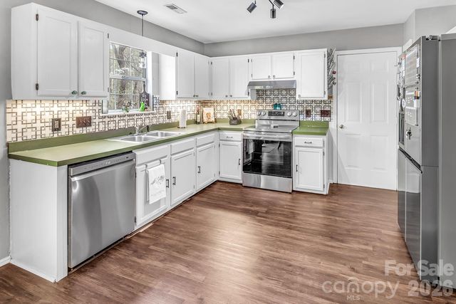 7422 Autumn Trail Drive, Charlotte, NC 28213