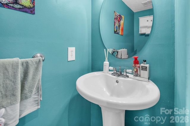 7422 Autumn Trail Drive, Charlotte, NC 28213