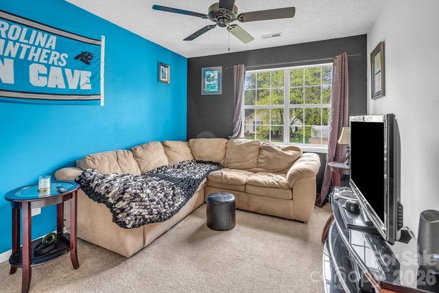 7422 Autumn Trail Drive, Charlotte, NC 28213