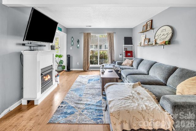 7422 Autumn Trail Drive, Charlotte, NC 28213