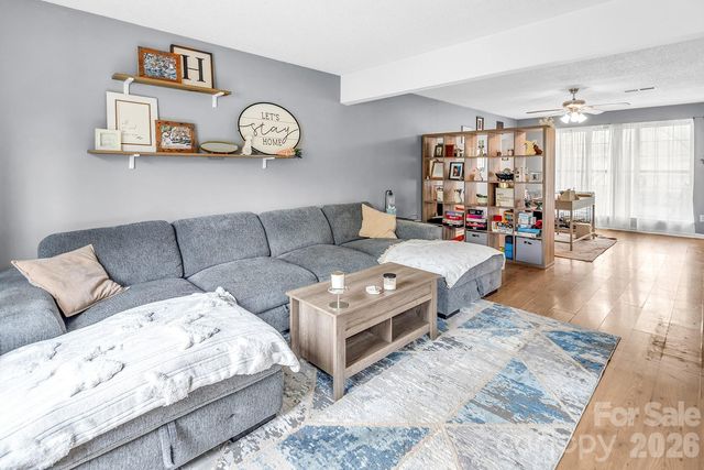 7422 Autumn Trail Drive, Charlotte, NC 28213