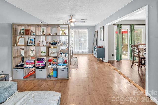 7422 Autumn Trail Drive, Charlotte, NC 28213