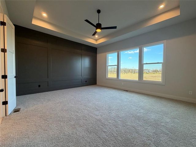 17183 S Heatherwood Street, Olathe, KS 66062