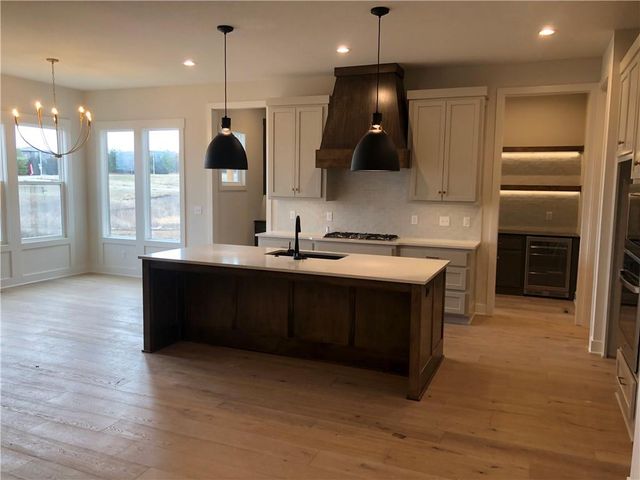 17183 S Heatherwood Street, Olathe, KS 66062