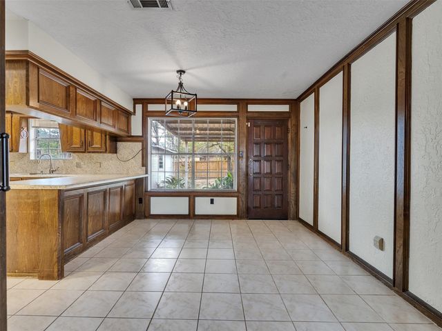 8 Shadowood Street, Conroe, TX 77304