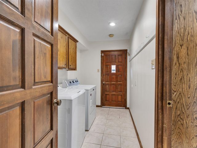 8 Shadowood Street, Conroe, TX 77304