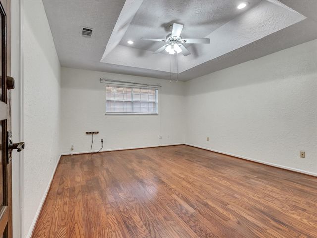 8 Shadowood Street, Conroe, TX 77304