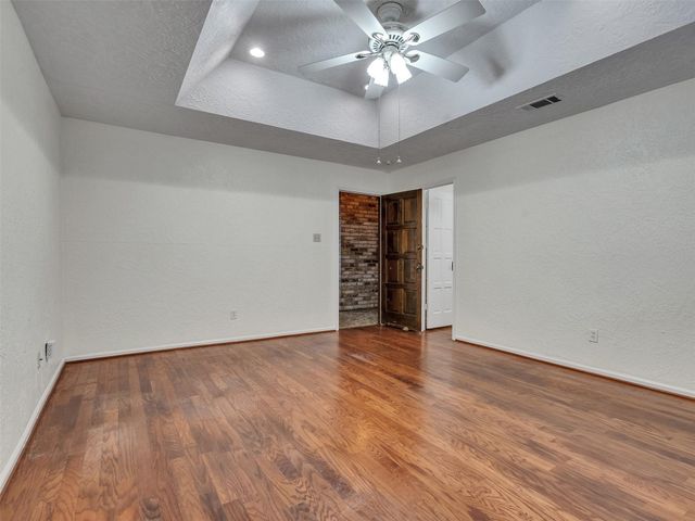 8 Shadowood Street, Conroe, TX 77304