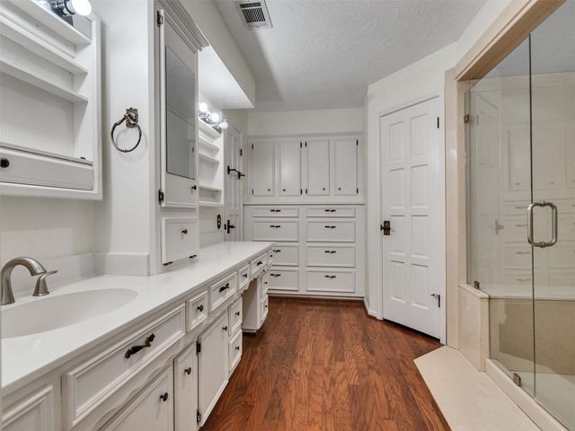 8 Shadowood Street, Conroe, TX 77304