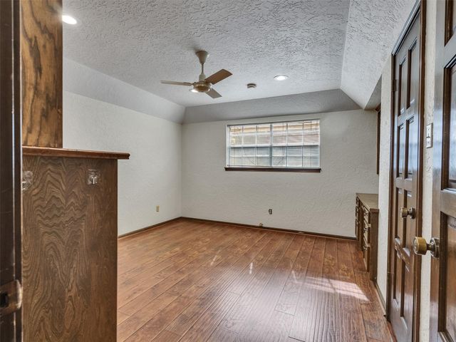 8 Shadowood Street, Conroe, TX 77304