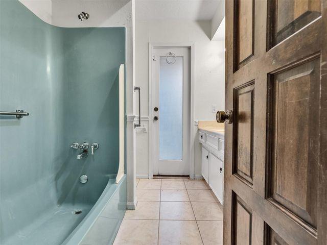 8 Shadowood Street, Conroe, TX 77304